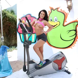 Roxy Raye en 'Evil Angel' Entrenamiento rectal (Miniatura 1)