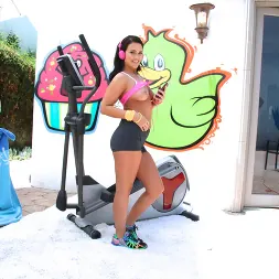 Roxy Raye en 'Evil Angel' Entrenamiento rectal (Miniatura 8)