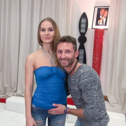 Sabrina N en 'Evil Angel' Castings íntimos de Rocco 2 (Miniatura 1)