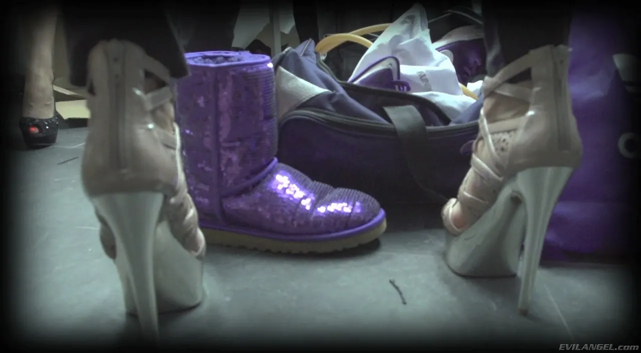 Evil Angel 'Fucking Tour' starring Salma De Nora (Photo 3)