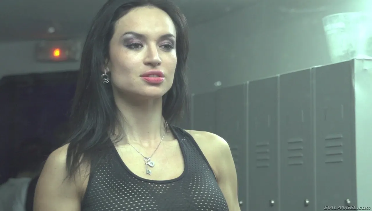 Evil Angel 'Fucking Tour' starring Salma De Nora (Photo 6)