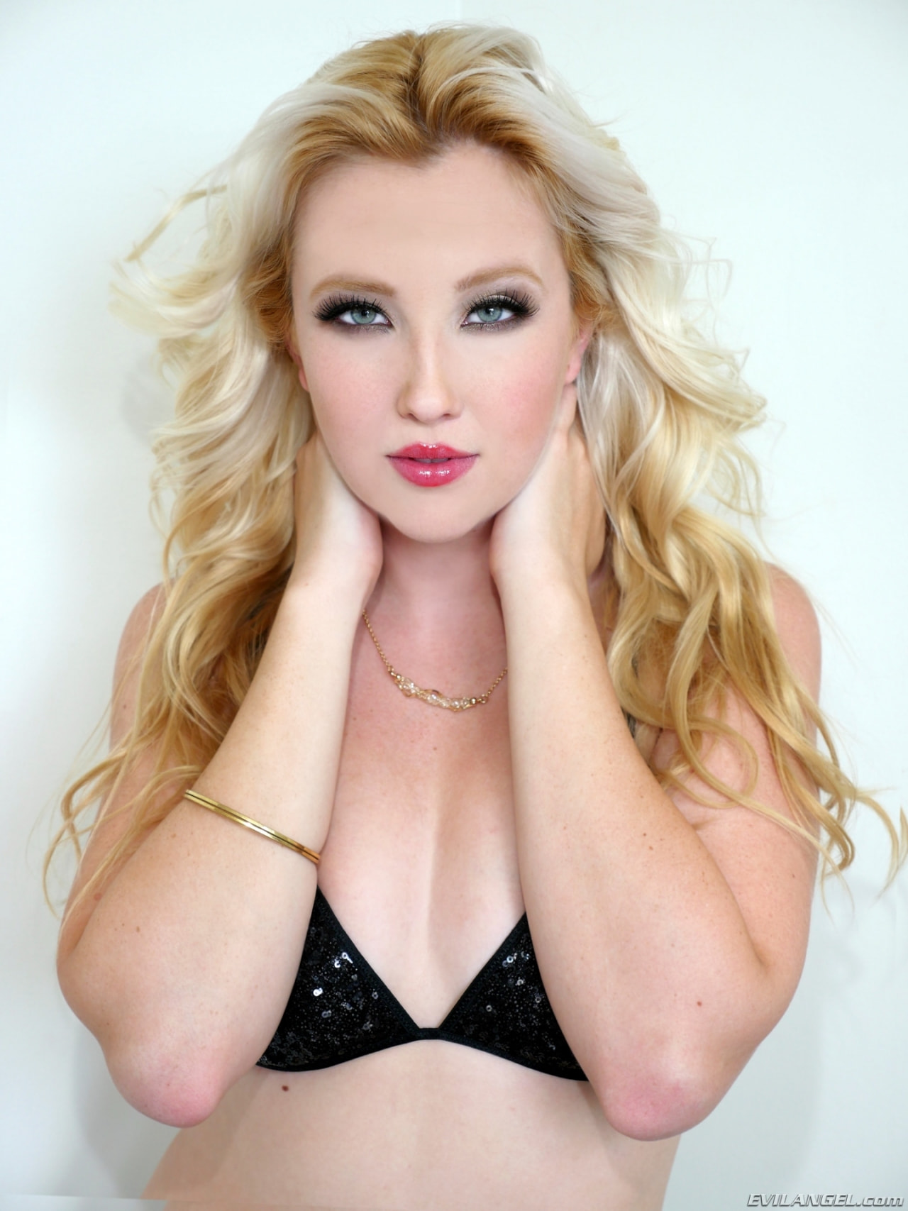 Samantha Rone en 'Evil Angel' Comida húmeda 7 (Miniatura 7)