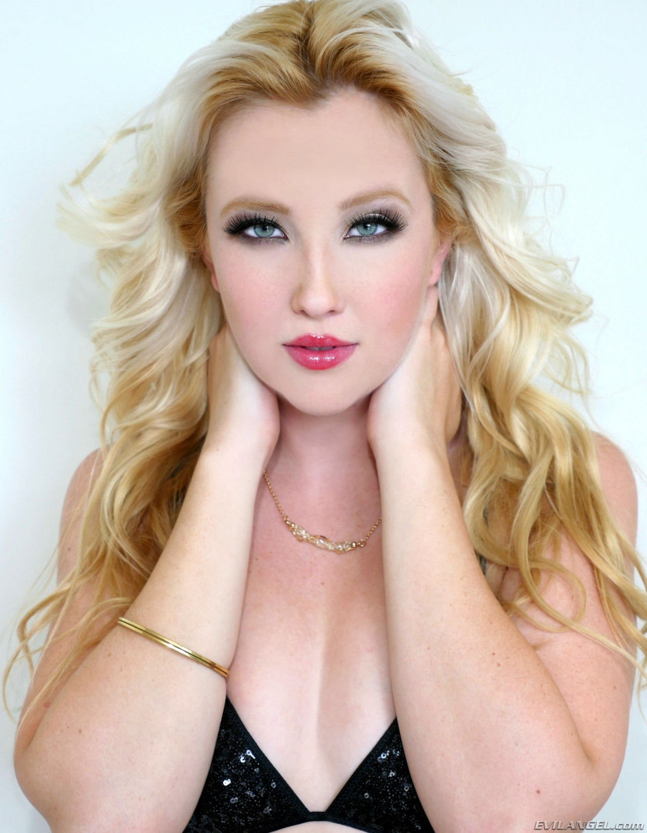 Samantha Rone en 'Evil Angel' Comida húmeda 7 (Miniatura 8)