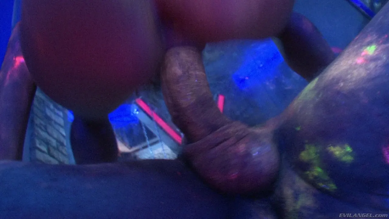 Evil Angel 'Voraz - Temporada 01 Episodio 7' protagonizando Sandra Romain (foto 3)