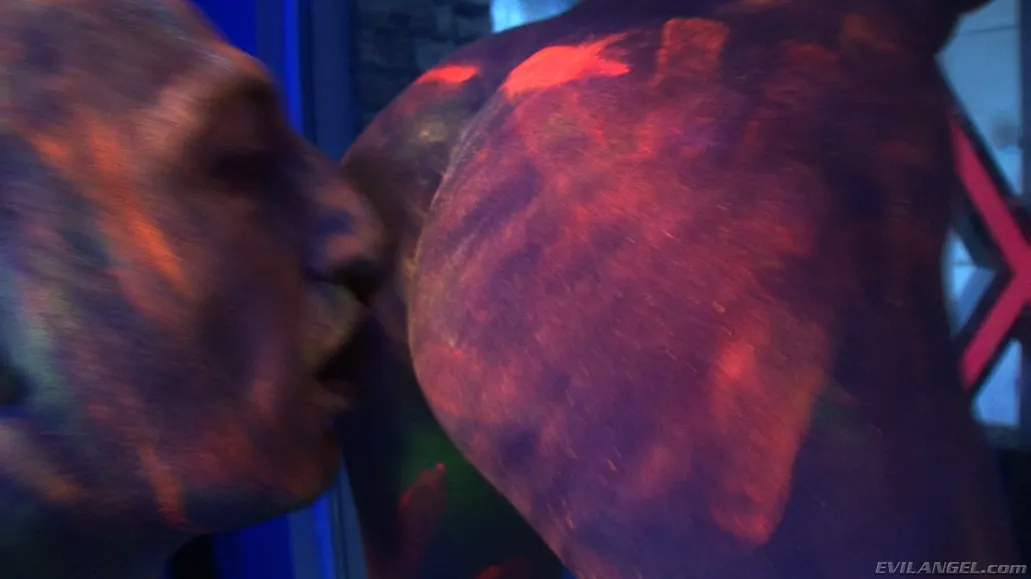 Evil Angel 'Voraz - Temporada 01 Episodio 7' protagonizando Sandra Romain (foto 9)