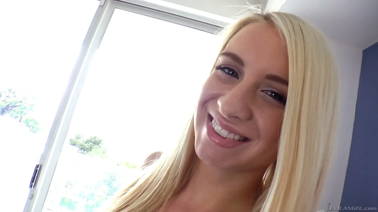 Sarah Shevon en 'La fiesta del culo 5' from 'Evil Angel' (foto 6) Evil Angel 'La fiesta del culo 5' protagonizando Sarah Shevon (foto 6)