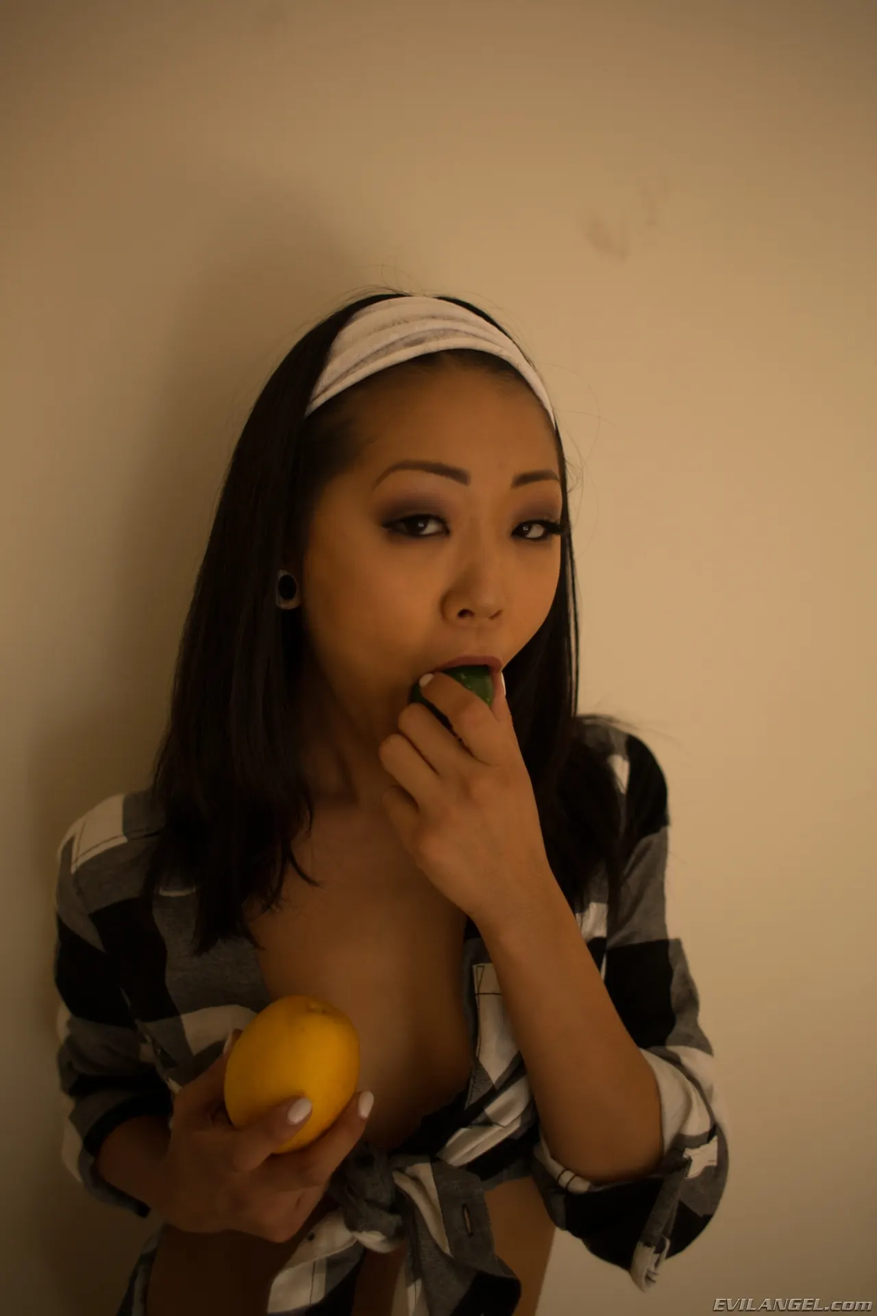 Evil Angel 'Carne oscura 9' protagonizando Saya Song (foto 54)