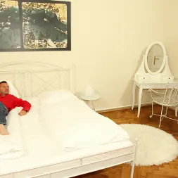 Sharon Pink en El cazador de herrerillos (foto 1) Sharon Pink en 'Evil Angel' El cazador de herrerillos (Miniatura 1)