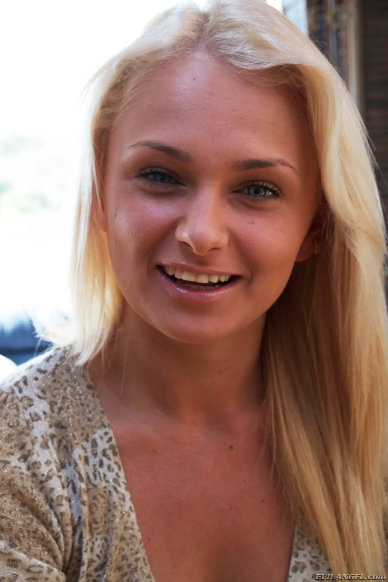 Evil Angel 'Buttman se centró en 6' protagonizando Sheena Shaw (foto 15)