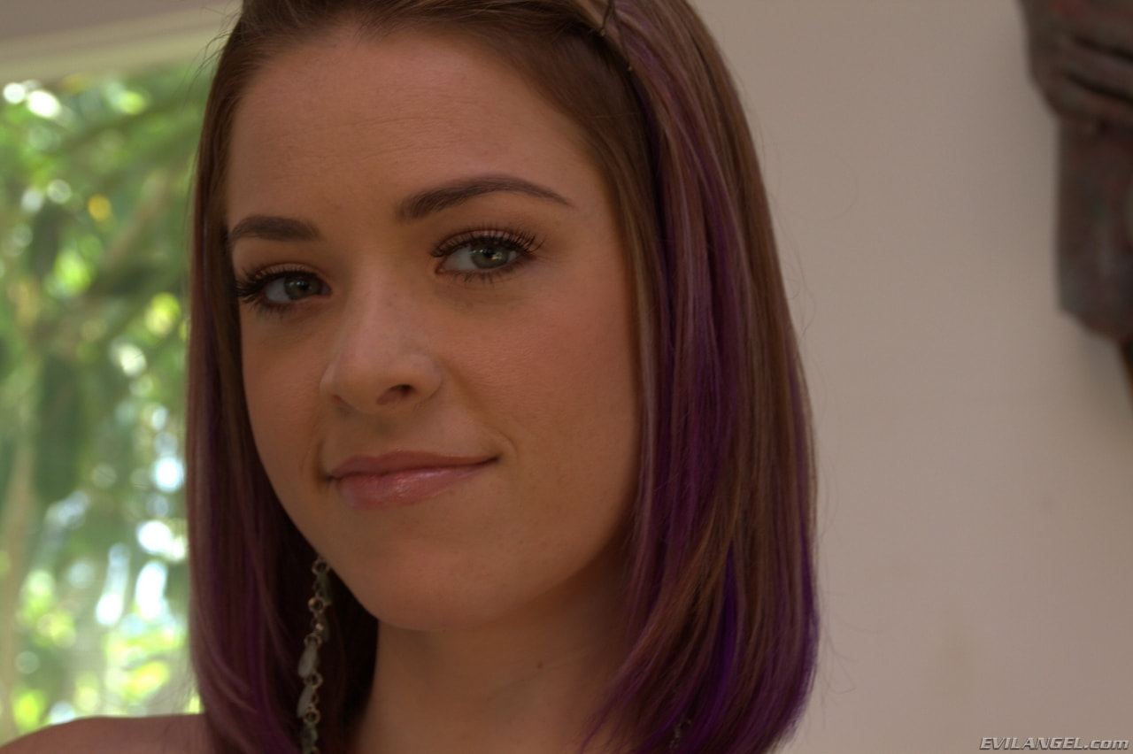 Sierra Sanders en 'Evil Angel' Clase de estiramiento 15 (Miniatura 1)