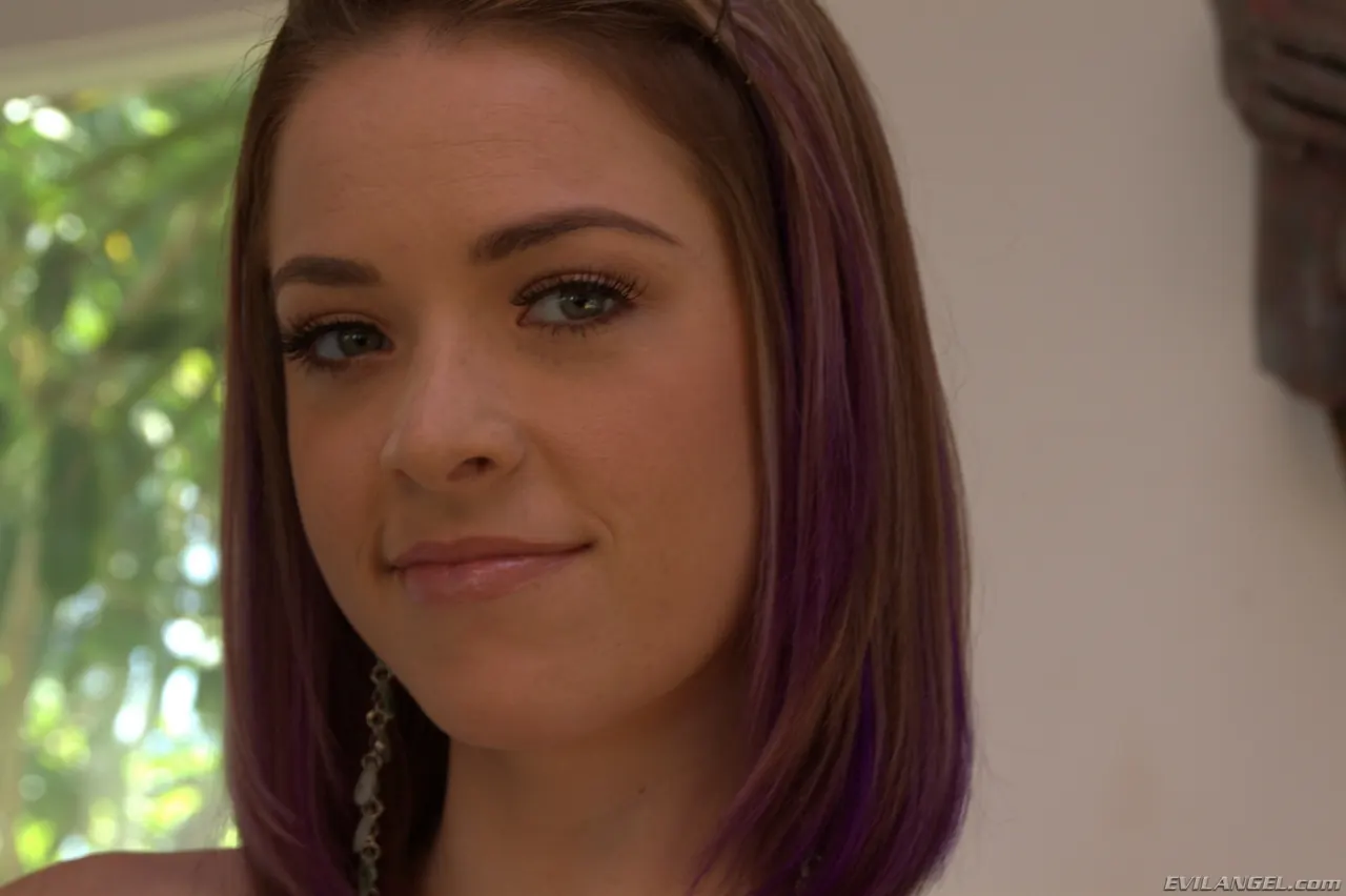 Evil Angel 'Clase de estiramiento 15' protagonizando Sierra Sanders (foto 1)