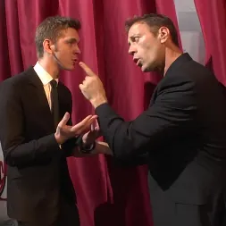 Silla en 'Evil Angel' Xxx fucktory - la parodia al estilo italiano (Miniatura 5)