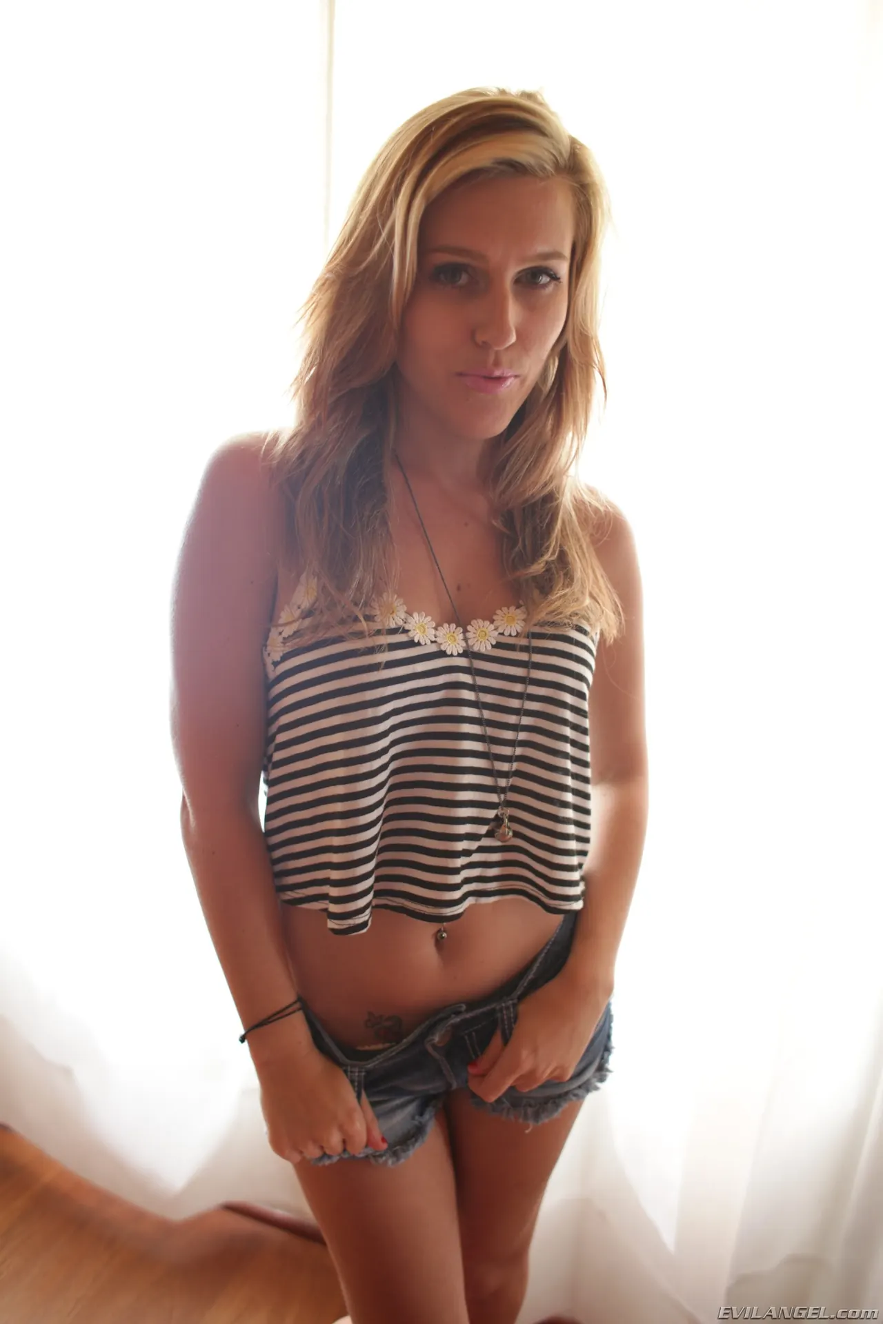 Evil Angel 'Fanático del fetiche 15' protagonizando Sinn Sage (foto 1)