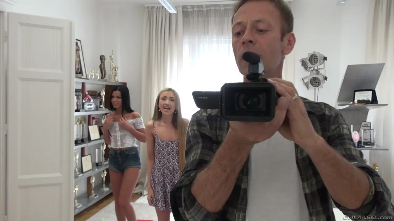 Evil Angel 'Castings íntimos de Rocco 8' protagonizando Sofia Like (foto 1)