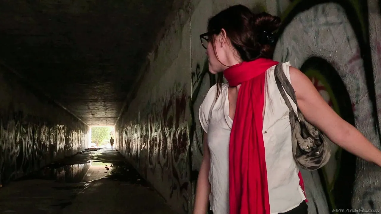 Sovereign Syre en 'Mi malvado hijastro' from 'Evil Angel' (foto 2) Evil Angel 'Mi malvado hijastro' protagonizando Sovereign Syre (foto 2)