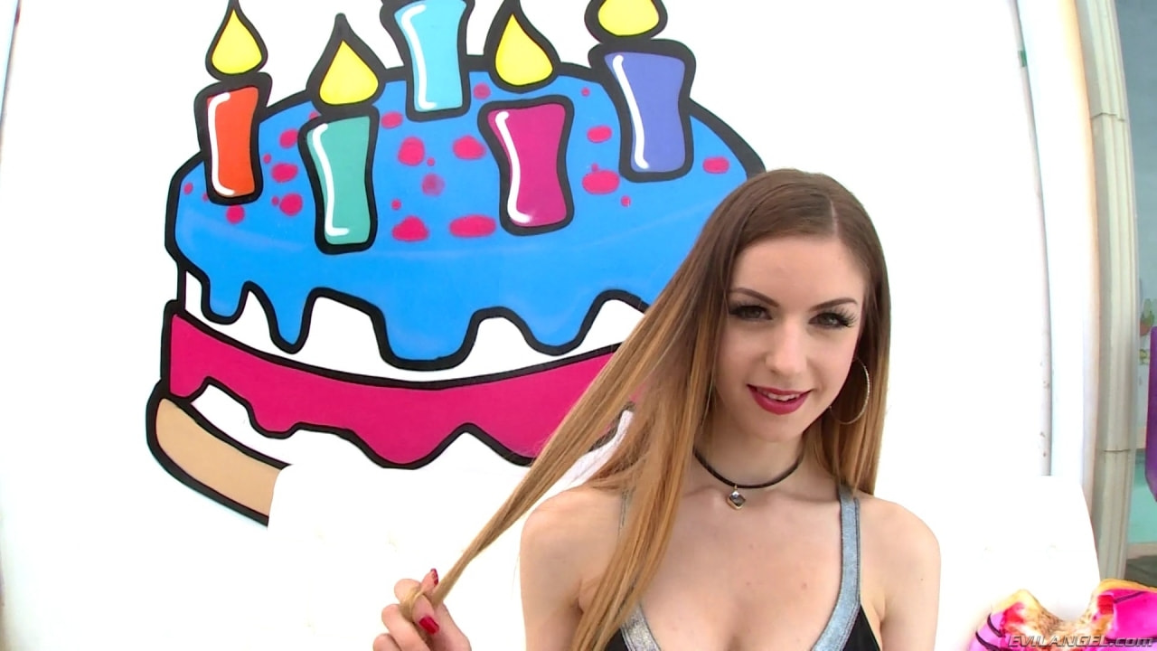 Stella Cox en 'Evil Angel' Antojo anal 2 (Miniatura 1)