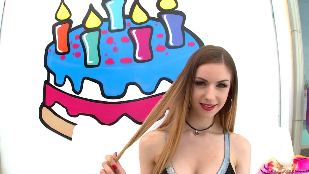 Stella Cox en 'Antojo anal 2' from 'Evil Angel' (foto 1) Evil Angel 'Antojo anal 2' protagonizando Stella Cox (foto 1)