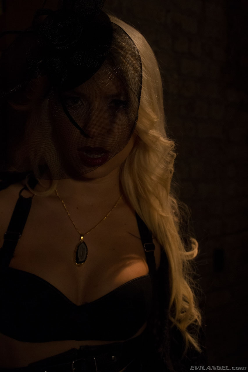 Stoya en 'Evil Angel' Voraz - temporada 2 episodio 01 (Miniatura 1)