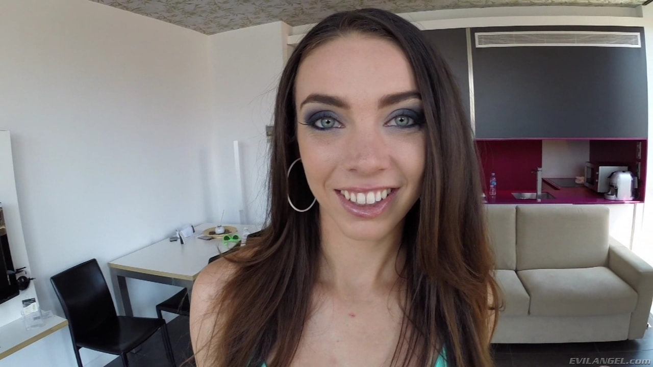 Tiffany Tyler en 'Evil Angel' Fucking: el juego del mundo (Miniatura 5)
