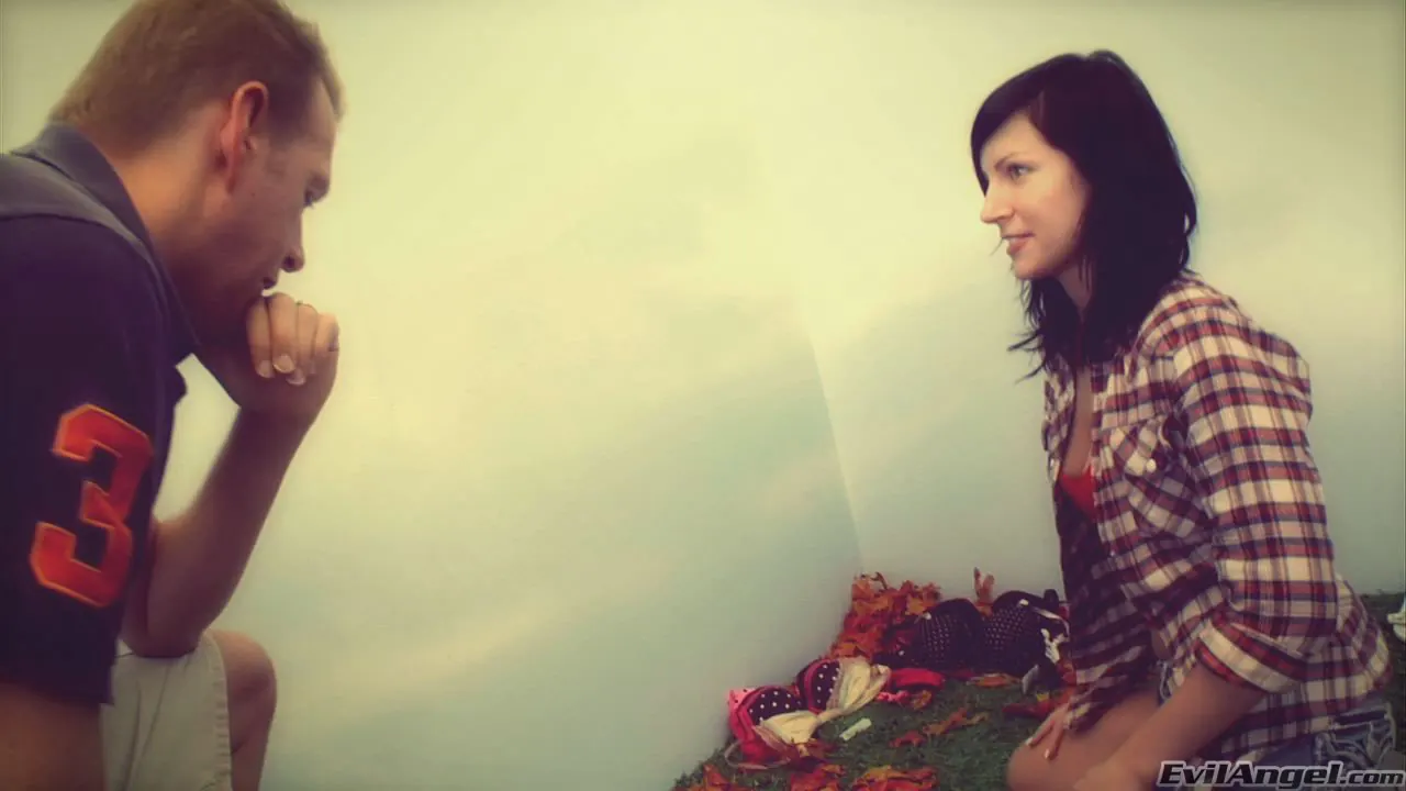 Tori Lux en 'Trabajos ocasionales 5' from 'Evil Angel' (foto 1) Evil Angel 'Trabajos ocasionales 5' protagonizando Tori Lux (foto 1)