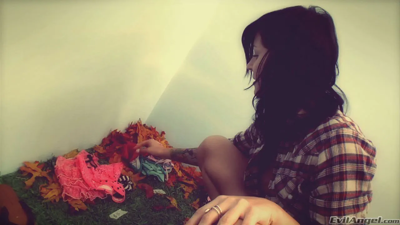 Tori Lux en 'Trabajos ocasionales 5' from 'Evil Angel' (foto 2) Evil Angel 'Trabajos ocasionales 5' protagonizando Tori Lux (foto 2)