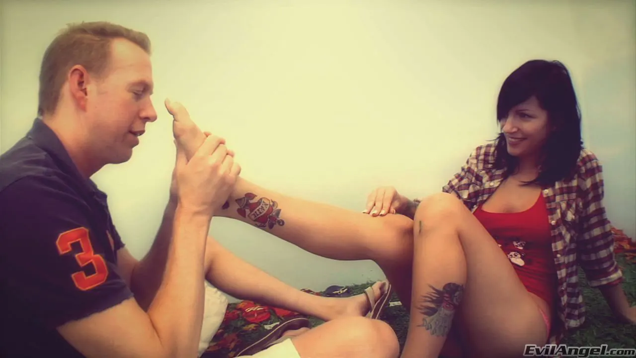 Tori Lux en 'Trabajos ocasionales 5' from 'Evil Angel' (foto 5) Evil Angel 'Trabajos ocasionales 5' protagonizando Tori Lux (foto 5)