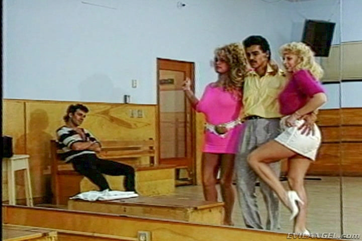 Trinity en 'Evil Angel' Danza del fuego (Miniatura 3)
