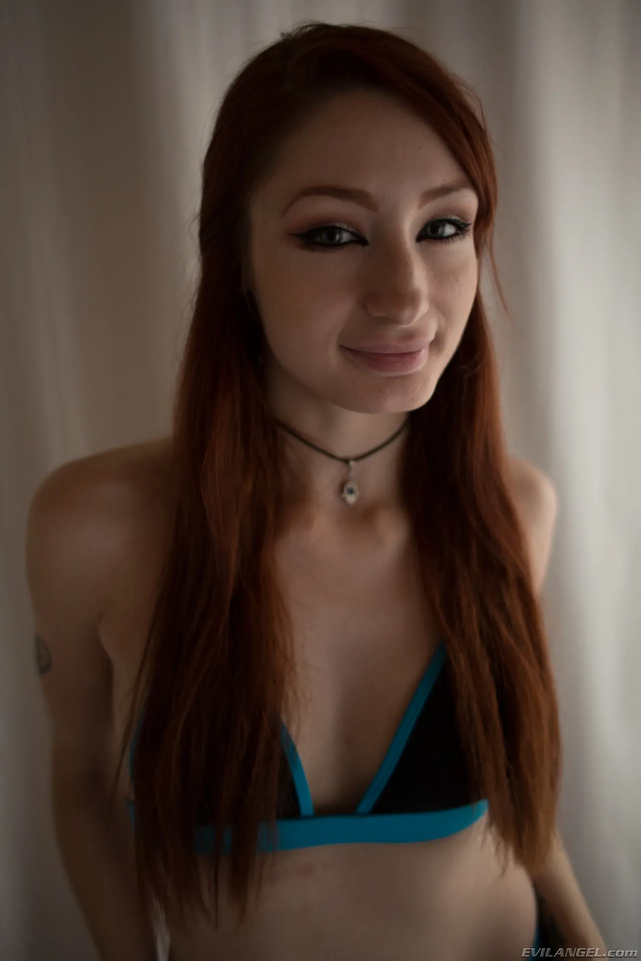 Violet Monroe en 'Fanático del fetiche 21' from 'Evil Angel' (foto 216) Evil Angel 'Fanático del fetiche 21' protagonizando Violet Monroe (foto 216)