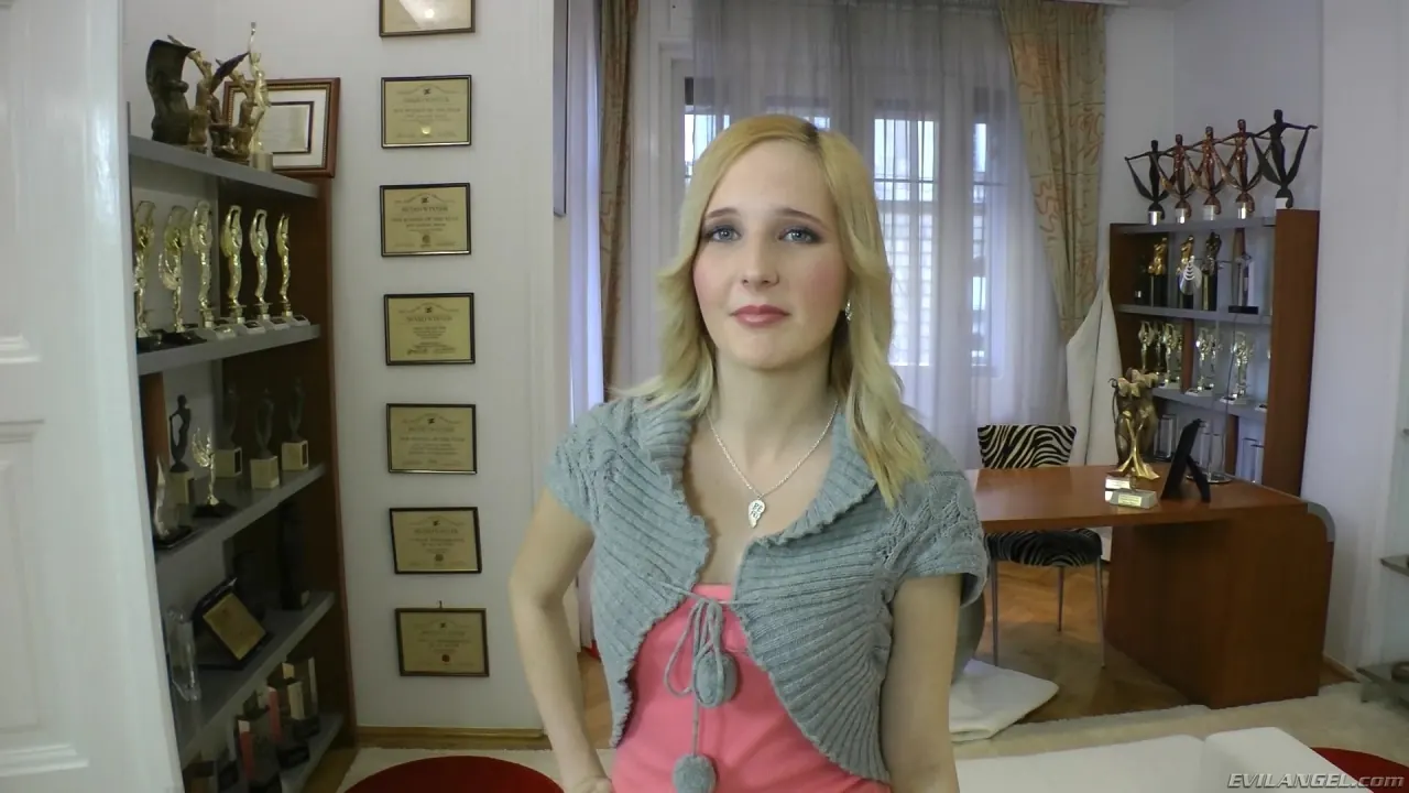 Evil Angel 'Rocco One On One 2' starring Vivien R (Photo 1)