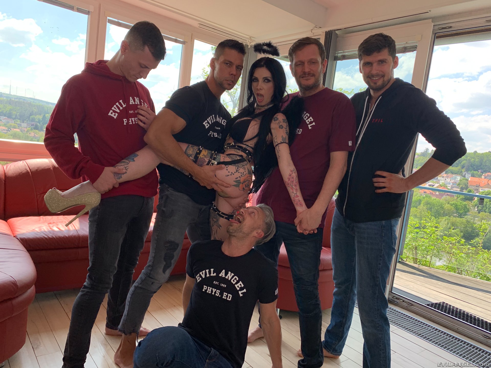 Megan Inky en 'Evil Angel' Ángeles en gangbang 2 (Miniatura 162)