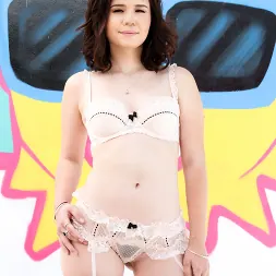 Yhivi in Anal Interviews (Photo 4) Yhivi in 'Evil Angel' Anal Interviews (Thumbnail 4)