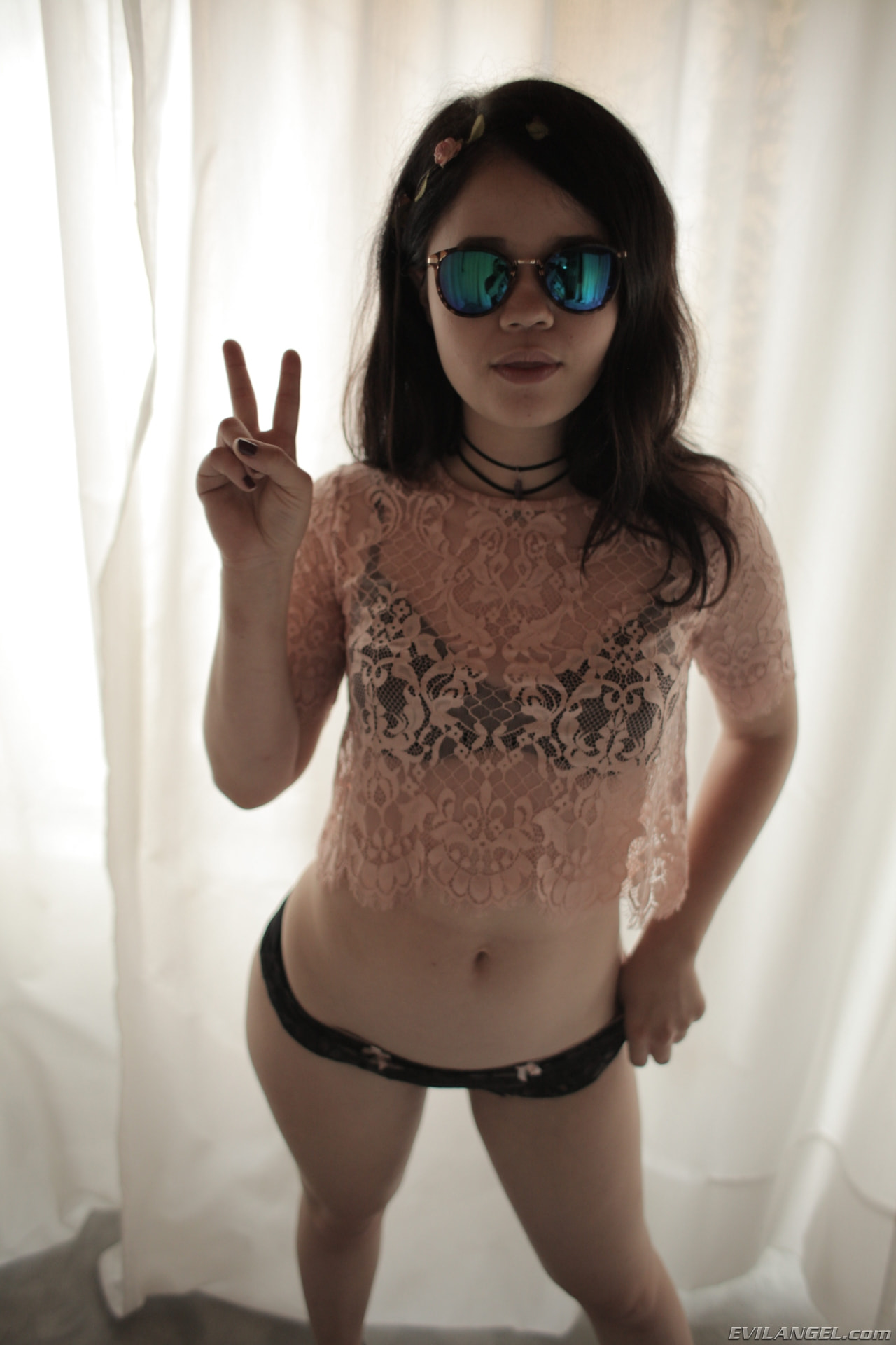 Yhivi en 'Evil Angel' lo hace (Miniatura 96)