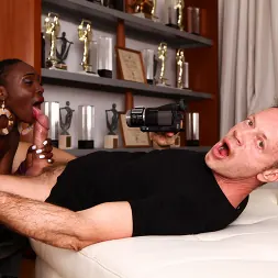 Zaawaadi en 'Evil Angel' Fundiciones - Zaawaadi (Miniatura 9)