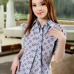 Zaawaadi en 'Evil Angel' El semental español: Angie Lynx vs. Liya Silver (Miniatura 2)