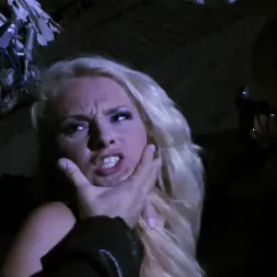 Zorah White en Voraz - Temporada 01 Episodio 4 (foto 12) Zorah White en 'Evil Angel' Voraz - Temporada 01 Episodio 4 (Miniatura 12)